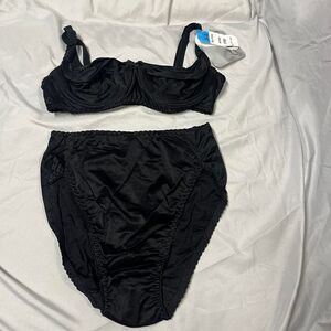 vintage Y2K 2000s Berlina 2 piece black satin bra & bikini panty set 36B Medium